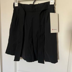 Lululemon Noir Short 5.5"